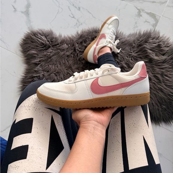Nike Shoes - Nike fiel General 82